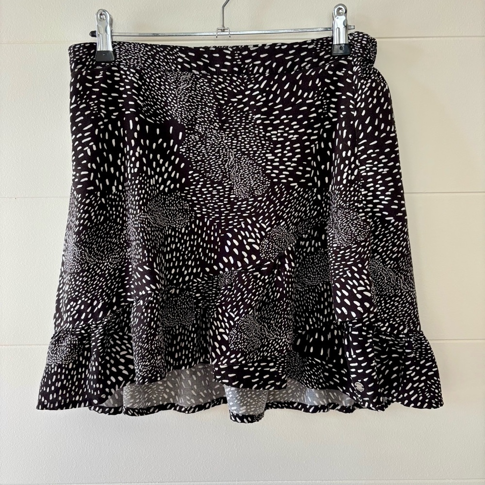 ROXY Black & White Ruffle Hem Mini Skirt – Women’s M